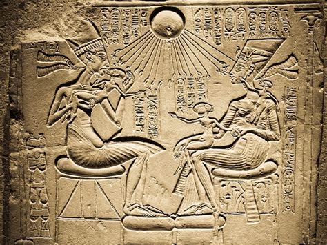 Nefertiti and her husband were known for a religious revolution, in which they worshipped one god only, aten, or the sun disc. Archeologia di un'Eresia: Akhenaton e Nefertiti | WAO ...