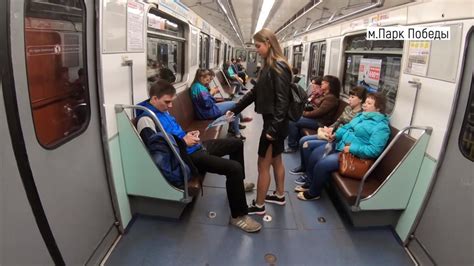 Los trailéres, camiones de carga y las vibraciones del metro la hacen. Combate el manspreading en el metro rociando entrepiernas ...