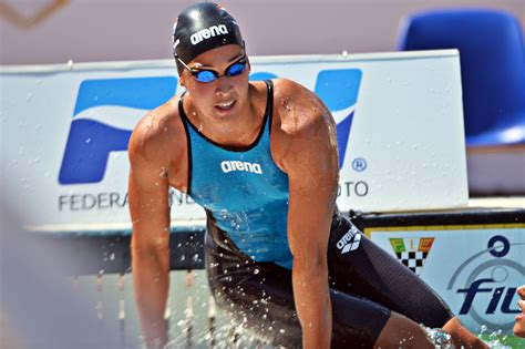 De tweeling, die het op de spelen. Ranomi Kromowidjojo, World-Record Holder, Cruises To Top ...