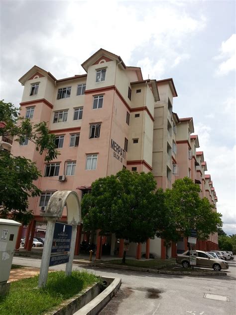 Bangi resort hotel features rooms with a private balcony, offering views of the golf course or landscaped outdoor pool. Bilik Sewa Malaysia: Merpati Bandar Baru Bangi Seksyen 9