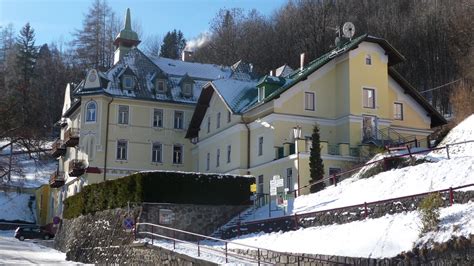 Inmitten einer schönen ruhigen grünlandschaft liegt das hotel haus semmering. Kirche der Siebenten-Tags-Adventisten Österreich