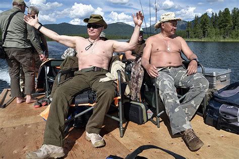 Er hat keine opposition, keine gegner, er wollte präsident auf lebenszeit werden. Vladimir Putin's weird topless photos have inspired new ...