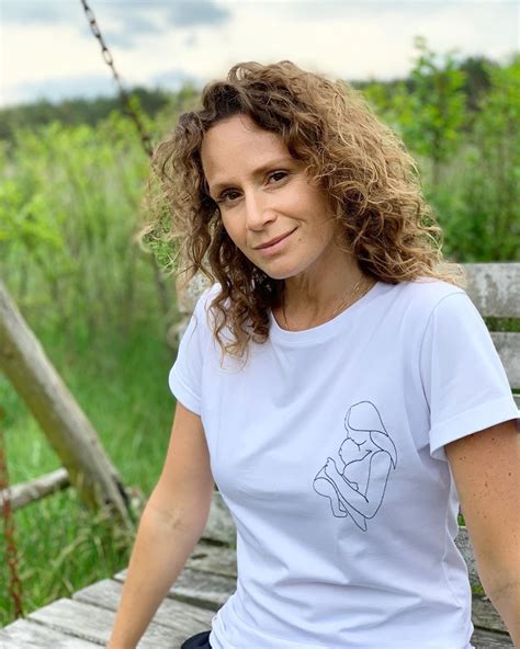 Monika mrozowska urodziła się w 1980 roku w warszawie. Monika Mrozowska. in 2020 | T shirts for women, Women ...