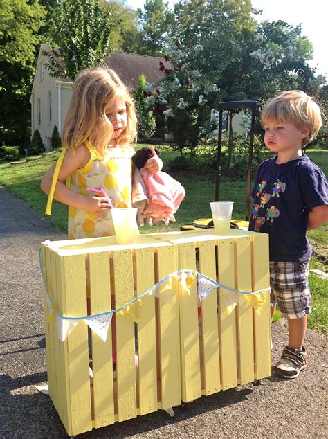 Did you take that picture? House of Brown: Lemony Lemonade Stand (Part 1)