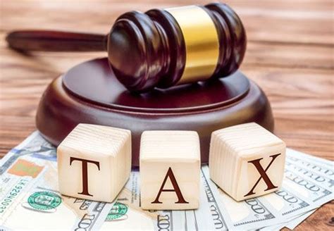 There are two factors that limit the average lawyer's ability to spend more time on billable work, according to the report. How Much Money Does a Tax Lawyer Make | LawCrossing.com