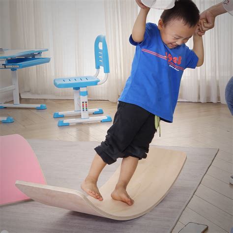 China Hot Selling Kids Wooden Wobble Balance Board Wooden Balance ...