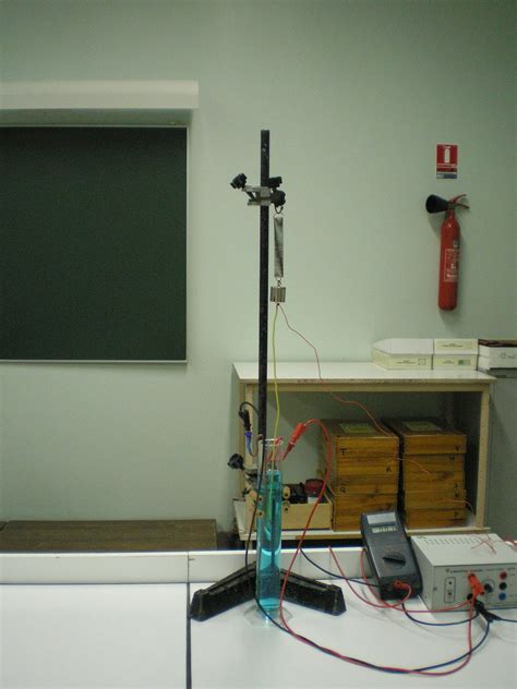 A seismometer is an instrument that responds to ground noises and shaking such as caused by earthquakes, volcanic eruptions, and explosions. TP de Physique de Terminale S: TP de Physique 1 : Le ...