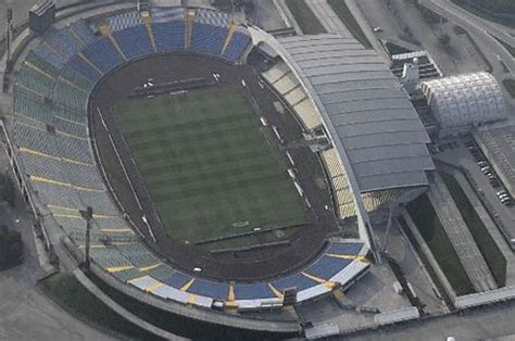 La stagione ha un inizio difficile per i bianconeri, che risultano essere uno delle migliori squadre per le occasioni create ma la peggiore per capacità di concretizzarle. Stadio Friuli - Udinese (With images) | Football stadiums ...