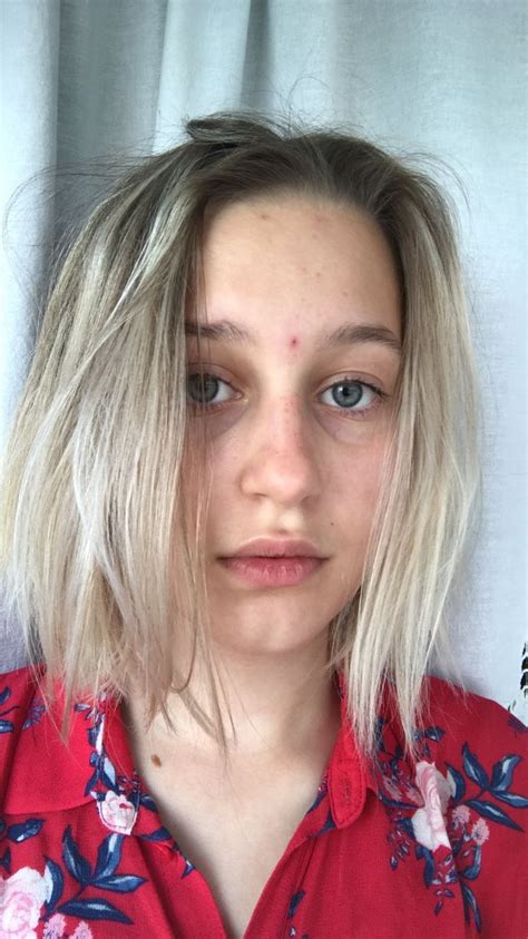 Amongst the airbrushing excesses of hollywood, it's refreshing to see these celebrities with freckles who are proud to show they were. Cute 😱😇 ️#cutie#girl#freckles#blonde#selfie# | Blonde with ...