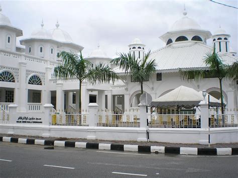 كوالا ترڠڬانو) ialah ibu kota negara bagian dan juga bandar diraja negeri terengganu darul iman, malaysia. PC070116 | The White Mosque Kuala Terengganu Bandar ...
