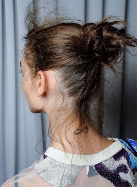 The key to a messy ponytail is to embrace the imperfections. Pretty Casual Messy Ponytails Hairstyles 2018 | Messy ...