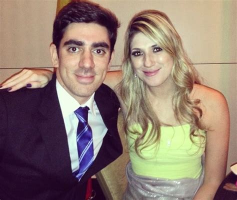 Dani calabresa é uma humorista, atriz e apresentadora de tv. Chega ao fim o casamento de Marcelo Adnet e Dani Calabresa ...