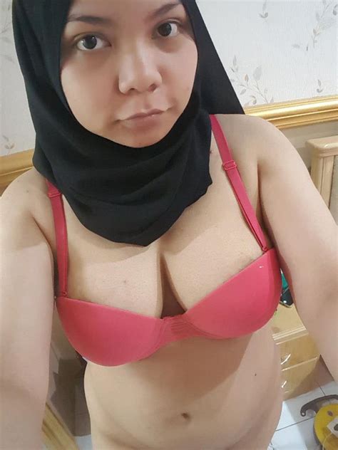 Oddie agam lirik bukan aku tak tertarik. 24 Foto Cewek Jilbab Bugil Mesum Nyepong Ngentot Ini ...