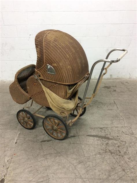 — детские коляски и багги. Vintage Wicker Baby Carriage