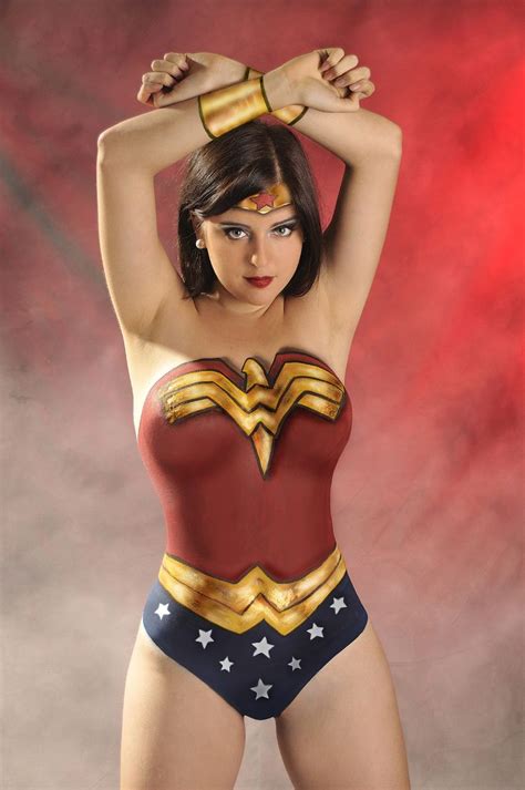 How quickly do female beauty standards and the 'perfect' woman's body change? Cosplay Wonder Woman body paint | What is it I find so ...