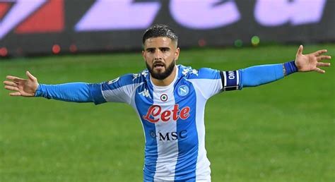 This match is scheduled to start at 3 april at 16:00 and will take place at stadio diego armando maradona. Crotone Vs Napoli : Prediksi Crotone vs Napoli 23 Oktober ...