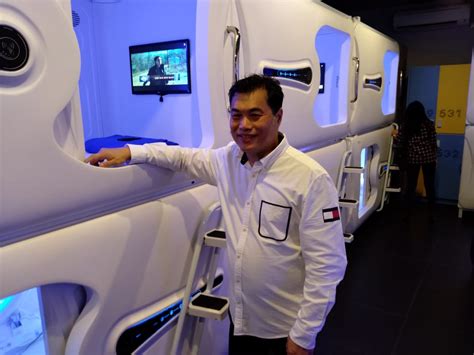 Offering 76 modern futuristic capsules which include access cards, cable tv, high quality mattress and pillows. Capsule Indonesia Ekspansi Akan Buka 1.000 Hotel | SWA.co.id