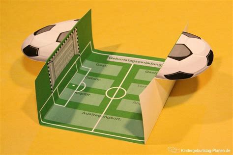 Klappkarte basteln basteln anleitung diy geschenke basteln weihnachtskarten basteln karten basteln technik basteln mit papier selber basteln weihnachten basteln kastanien ♥ tolle eulen selber machen. Fußball Geburtstag Einladung | Kindergeburtstag planen ...