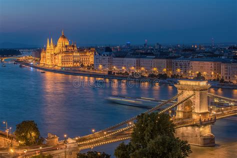 De hoofdstad van hongarije is budapest. Mening Van De Hoofdstad Van Hongarije Stock Afbeelding ...