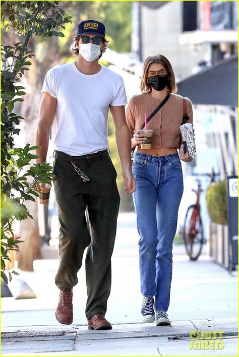 While he's yet to make anything official, jacob has been recently linked to model kaia gerber after they were spotted holding hands in nyc. Euphoria's Jacob Elordi Grabs Coffee with Girlfriend Kaia ...