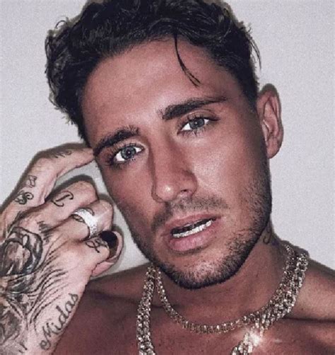 Stephen was born in the bear family, and his middle name stands henry. Stephen Bear Arrested For Allegedly Posting Sex Video Of Georgia Harrison - UNILAD