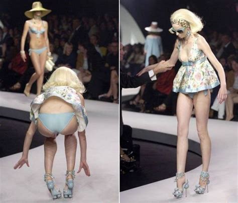 Falls from a height allows a cat time to prepare itself. Catwalk Fails - When Models fall (26 pics) - Izismile.com
