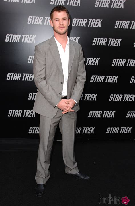 Звёздный путь | star trek (сша). Chris Hemsworth en la premiere de 'Star Trek' en Los ...