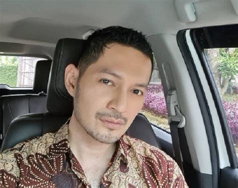 Identitas reyna terbongkar, nasib elsa kian terpuruk pada episode sinetron ikatan cinta nanti, aldebaran atau akrab dipanggil al merasa lega karena telah jujur kepada andin. Ikatan Cinta 1 Juli 2021: Beri Kesempatan Lagi untuk Elsa ...