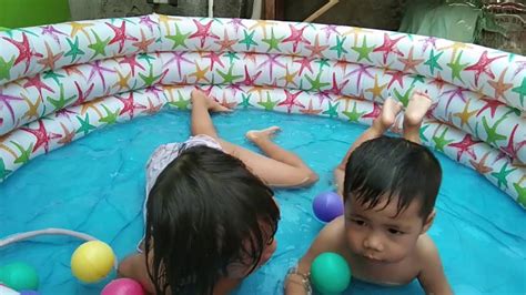 Selain untuk menciptakan quality time anak dan ayah bundanya, juga untuk memastikan keselamatan dan kenyamanan anak saat bermain air. BERENANG DI KOLAM KARET, TIDAK KALAH SERU - YouTube