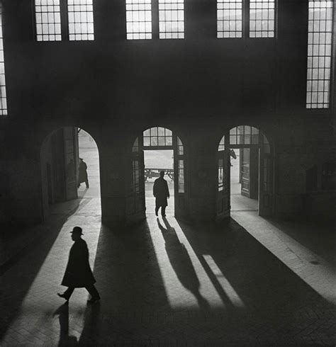 As a large part of the square lay in east berlin, the rebuilding never got underway and in 1961 the newly. - [HALL DE GARE, ANHALTER BAHNHOF, PRÈS DE POTSDAMER PLATZ ...