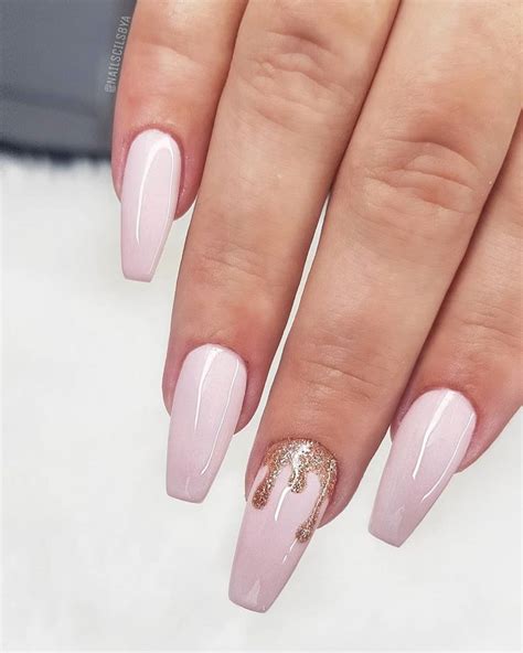 Kylie has opted for a classic grey that gives that hint of opulence. 50 Kylie Jenner Nails Inspired To Try This Season | Cute ...