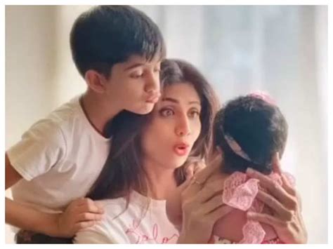 8 haziran 1975) hintli bir aktris, film yapımcısı, dansçı, yazar, iş kadını ve ağırlıklı olarak. Shilpa Shetty talks about becoming a mother to Samisha at ...