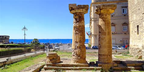 The city lies at the base of the salentine peninsula on the northern inlet (mare grande) of the gulf of taranto. The columns of the temple of Poseidon in Taranto