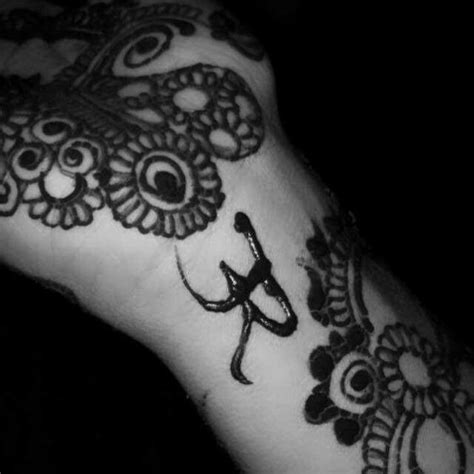 Sab apne friends ko invite kare or daily new dp le Alphabet Mehndi Design Z - Henna for Wedding