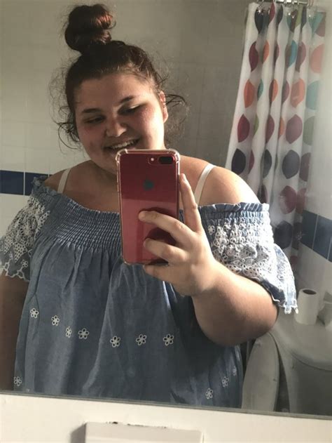 Chubby mature showeing and pleasing herself. Teen's swimsuit selfie is perfect response to fat-shamers ...