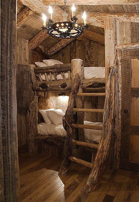 Il letto a castello in legno olimpo è riconosciuto per la qualità e versatilità, offrendo diverse opzioni per i bambini e fino a un'età adulta. Letto a castello in stile rustico