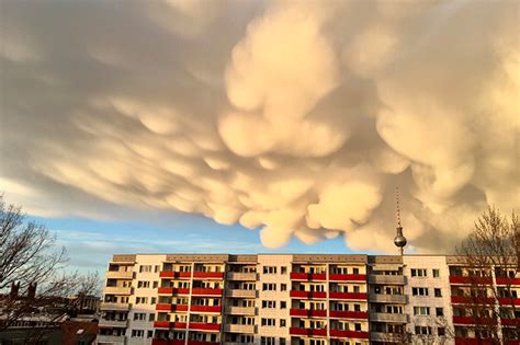 Erst ein heftiges gewitter, dann ein seltenes naturschauspiel. Riesige Beulen über Berlin - Fotostrecke - WetterOnline