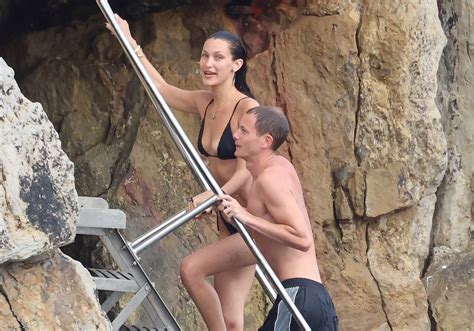 Télécharger des livres par catherine duchêne date de sortie: Bella Hadid et Marc Kalman, complices pour une baignade en ...