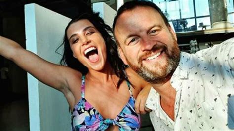 Énekesnő vagyok, te fa****ó! a fiatal művész úgy véli, semmi rosszat nem csinált, csak a becsületét védte meg. Tóth Andi ízléses pucér fotói Nánási munkáját dicsérik | nlc