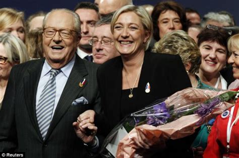 Marine le pen creuse l'écart avec emmanuel macron dans les intentions de vote pour 2022. Jean-Marie Le Pen and daughter Marine split Front National ...