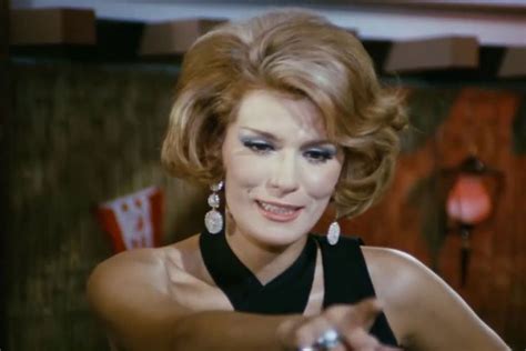 Mary chronopoulou is a greek actress. Η Μαίρη Χρονοπούλου στα 87 της ποζάρει στο σπίτι με καλούς ...