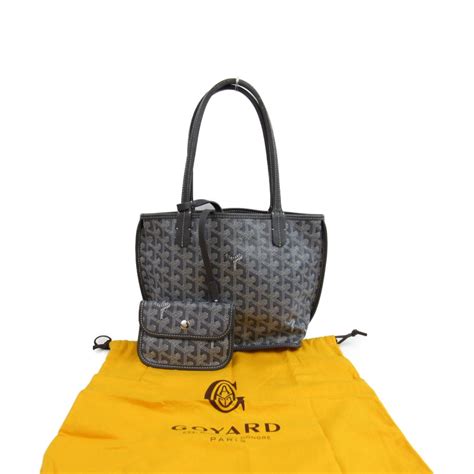 (re)discover the preciousness of goyard's emblematic goyardine canvas with a special edition capsule collection showcasing 3 unprecedented hues whilst reinventing 3 goyard classics: GOYARD Anjou Mini reversible tote shoulder bag ｜Product ...