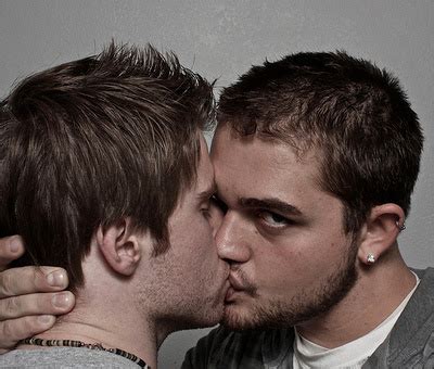 Hey that trans guy is cute would you date him? Oh, by the way...: BEAUTY: Men--Kissing...