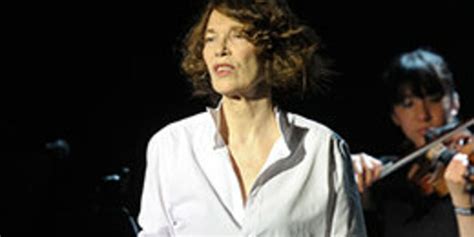 She is perhaps best known for her relationship with serge gainsbourg in the 1970s. Jane Birkin hospitalisée : son spectacle annulé