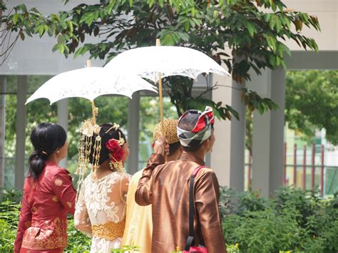 Affordable malay wedding package, nak kahwin venues, sg cheap malay wedding packages, venues for malay muslim weddings, wedding. Netizen criticises karaoke sessions and 'gangster rituals' at modern Malay weddings | The ...
