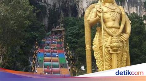 Ritual pensucian kuil shri mariamman hindu keturunan india di medan. Foto: Kuil Hindu Terbesar di Malaysia