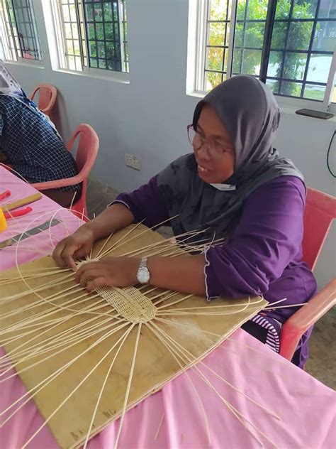 Terytorium jest zielony i ma kwitnący ogródek. Kraftangan Malaysia - Program PENJANA