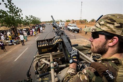 For other uses, see mali (disambiguation). Mali | patrouille | 03 | Defensiekrant