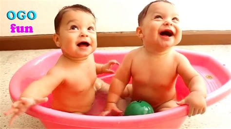 The lightweight baby bath seat also features a water level indicator so you can easily see how far you should fill the. TWIN BABY BATHTIME - Babies discover the Bath for the ...