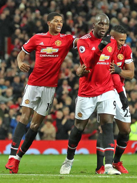 Maçın ilk yarısı oynanırken zlatan i̇brahimoviç ile roman lukaku arasında yaşananlar uzun bir süre engellenemedi. Man Utd news: Zlatan Ibrahimovic and Romelu Lukaku playing ...